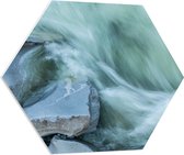 WallClassics - PVC Schuimplaat Hexagon  - Blauw Stromend Water langs Stenen - 80x69.6 cm Foto op Hexagon (Met Ophangsysteem)