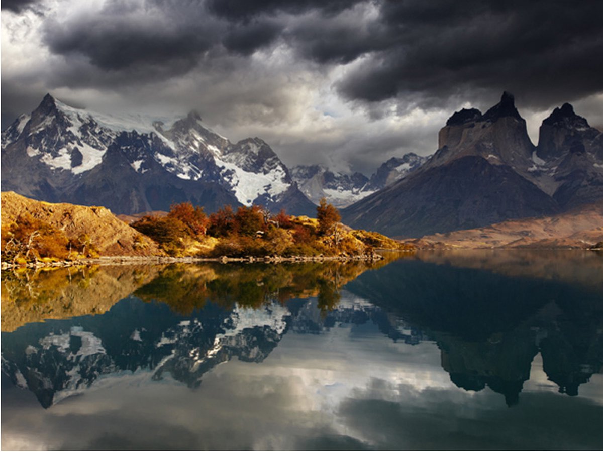 Fotobehang - Torres del Paine National Park.