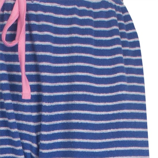 Broek van badstof met blauwe en witte horizontale strepen en roze ceintuur.