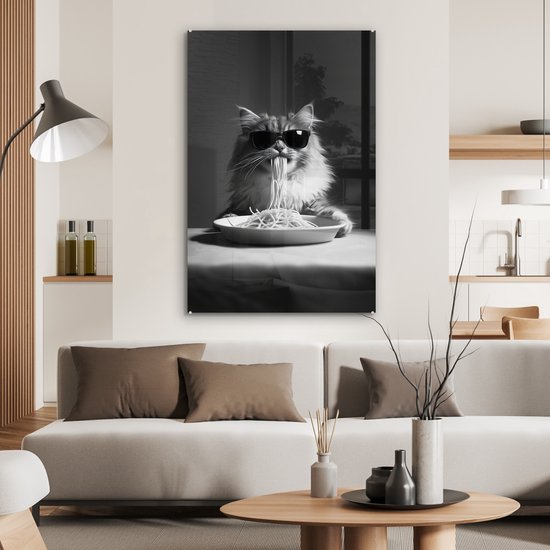 MuchoWow® Tableau sur verre 60x90 cm - Tableau sur verre acrylique - Chat à poils longs - Lunettes de soleil - Spaghetti - Humour - Zwart et blanc - Photo sur verre - Décoration murale salon - Décoration murale chambre - Peintures