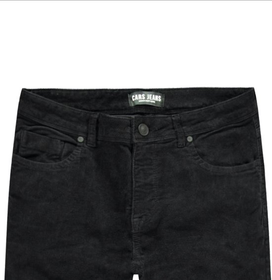 Detail van de tailleband van een zwarte corduroy broek met Cars Jeans label.
