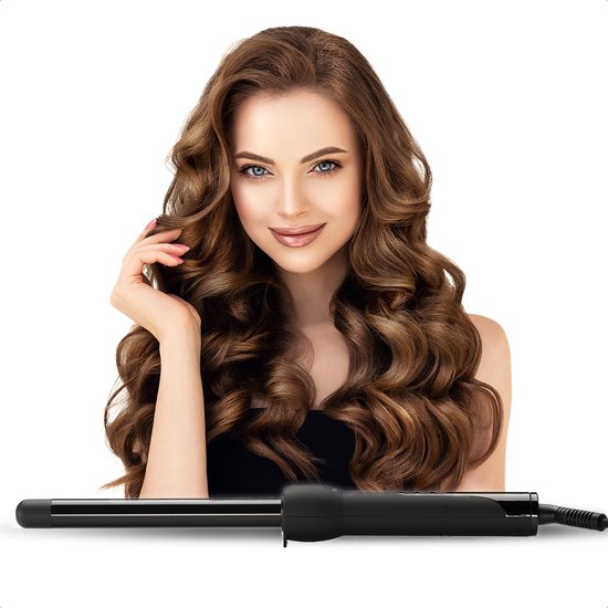 Model met lang, golvend bruin haar, met een zwarte MAX PRO TWIST krultang.