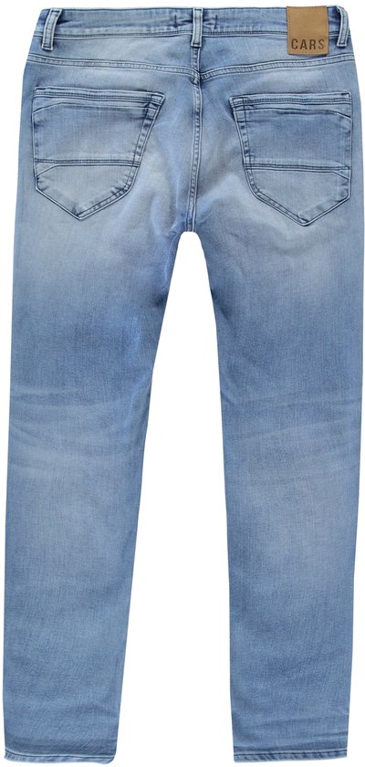 Achterkant van een lichtblauwe slim fit spijkerbroek van Cars Jeans met een leren label