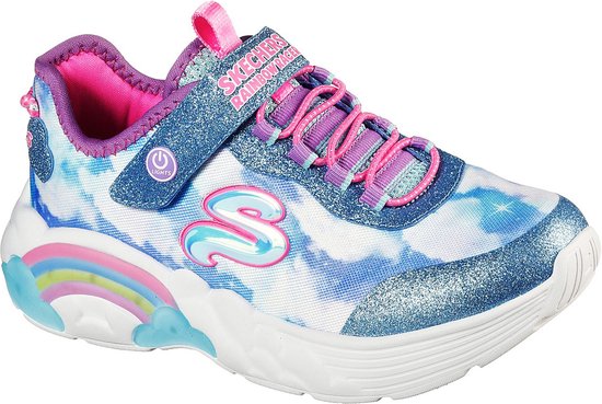 Blauwe Skechers sneaker met regenboog, wolkenprint en glitter. Paarse voering en roze veters.
