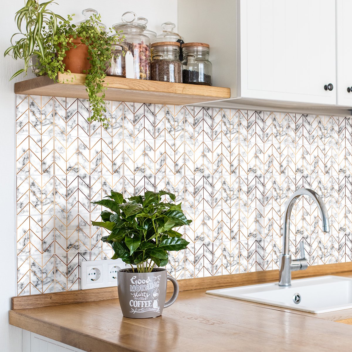 Ambiance Sticker Zelfklevende tegelmuurstickers voor keuken en badkamer - 24 tegelstickers met marmerlook en gouden rand - 24 stickers van 20x20 cm Multi color