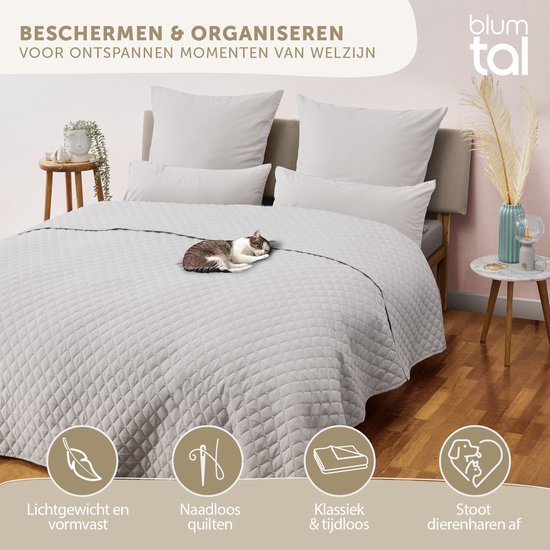 Lichtgrijs gewatteerd bed met kat, kussens en decoratie. Iconen tonen lichtgewicht, naadloos, klassiek en diervriendelijk.