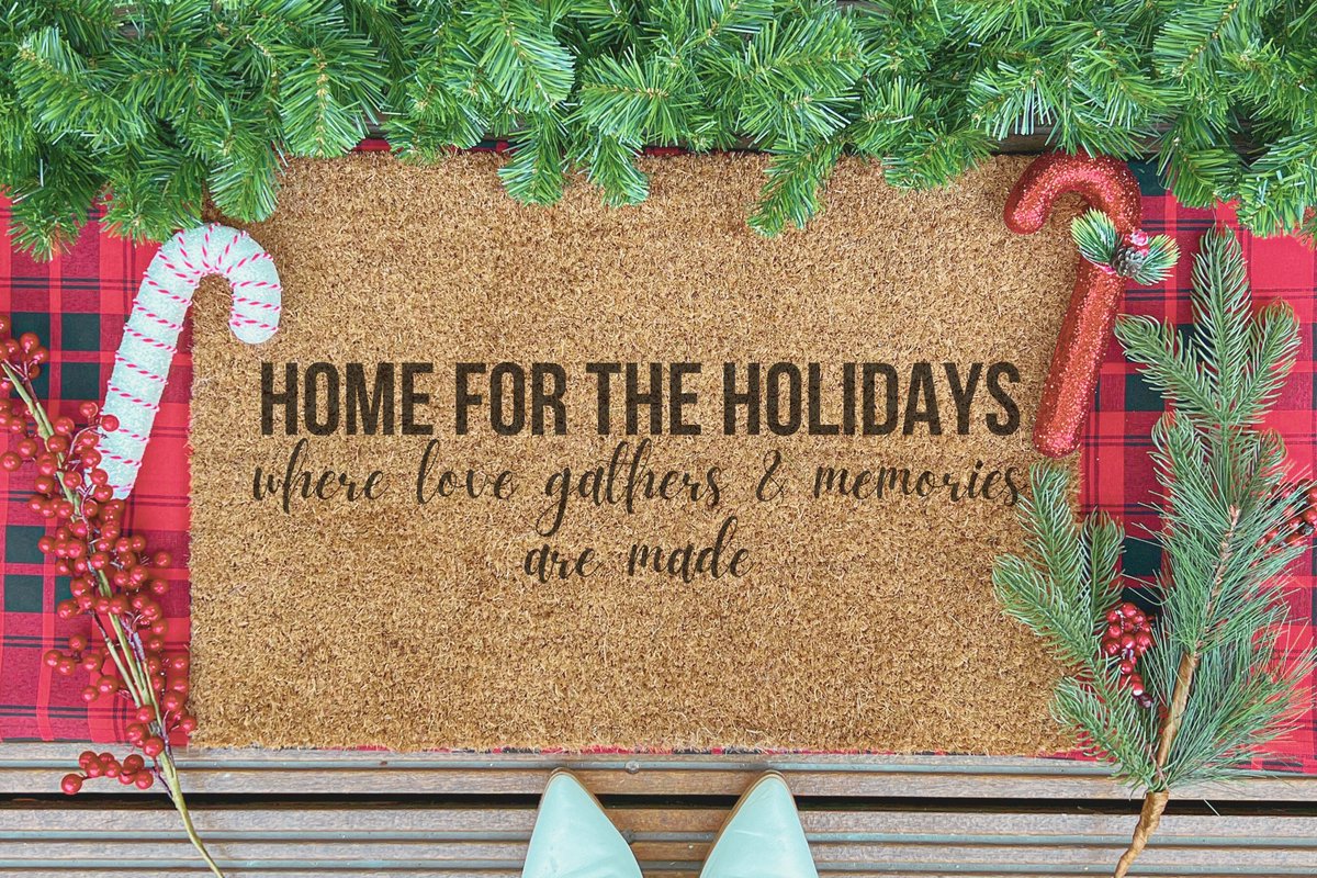 Laser-Point Home For The Holidays | 60x40 cm | Nieuwe huis cadeau | Ingangsmat | Deurmat met stijl | Verhuizing cadeau | Praktisch & trendy | Perfect voor binnenkomst | Cadeau voor nieuwe woning Bruin | Zwart (Gravering 60x40)