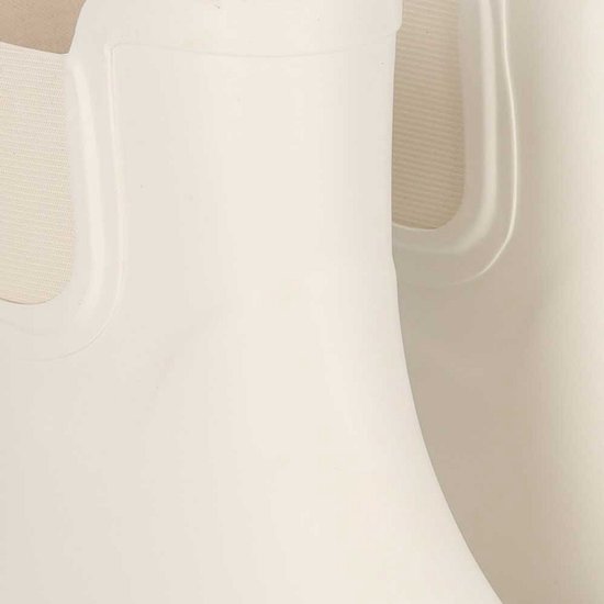Close-up van het crèmewitte rubberen oppervlak en de elastische inzetstukken van de laars.