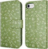iMoshion Hoesje Geschikt voor iPhone 6 / 6s / 7 / 8 / SE (2020) / SE (2022) Hoesje Met Pasjeshouder - iMoshion Design Bookcase smartphone - Groen / Green Flowers