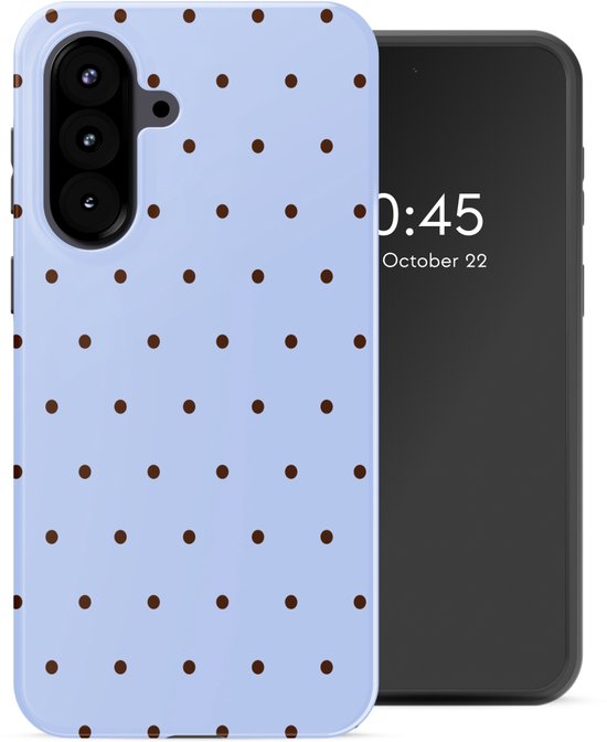Lichtblauwe backcover met bruine stippen, naast een zwarte smartphone met tijd 0:45.