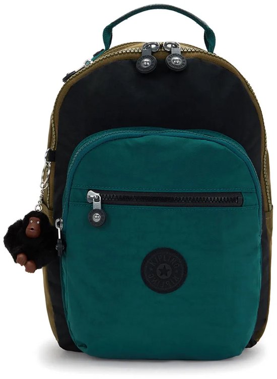 Sac à dos Kipling Seoul S vert avec des panneaux noirs et kaki. Poche avant verte zippée avec un porte-clés singe Kipling.