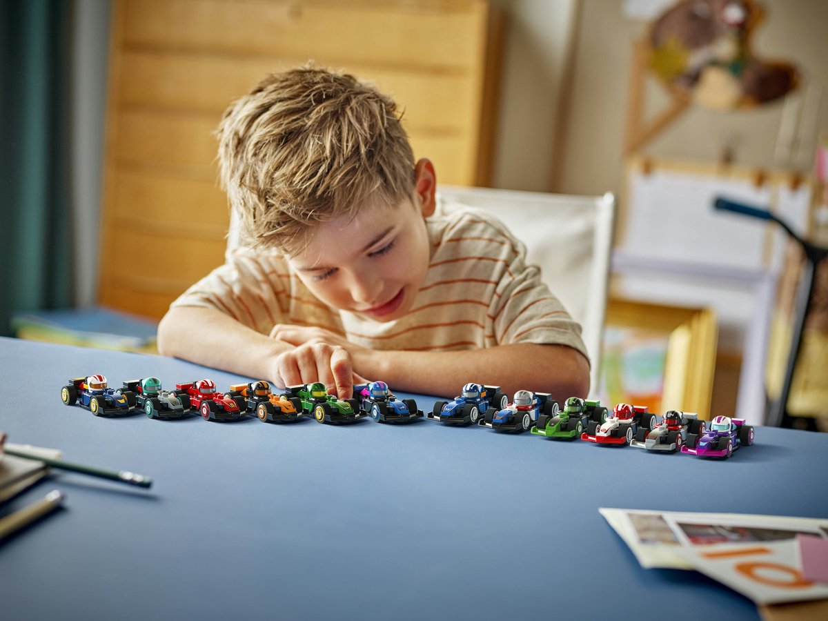 F1 raceauto collectibles, 1 van de 12 willekeurige raceauto's - 71049 van LEGO — cadeau in Hobby - foto 5
