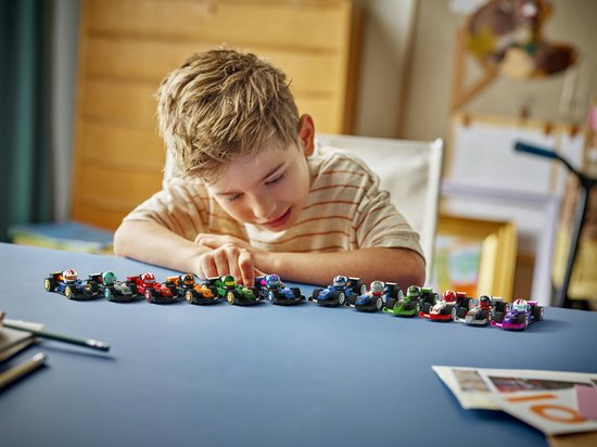 LEGO F1 raceauto collectibles, 1 van de 12 willekeurige raceauto's - 71049