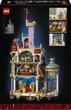 Achterkant van de LEGO Disney Belle en het Beest Kasteel 43263 verpakking, toont doorsnede van kasteel.