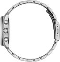 Zij-aanzicht van een zilverkleurig Citizen horloge met schakelband.