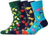 Groene sokken met taco's, marineblauwe sokken met kersen, marineblauwe sokken met bananen en blauwe sokken met fruit.