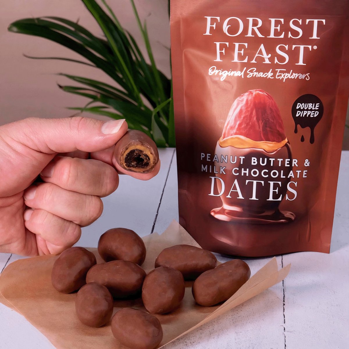 Forest Feast dadels met pindakaas- en melkchocoladecoating, 140 g