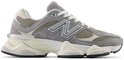 Zij-aanzicht van een grijze New Balance 9060 sneaker met beige accenten en een dikke witte zool.