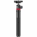 Zwarte selfiestick met rode ring en anti-slip grip, met schroefbevestiging bovenop.