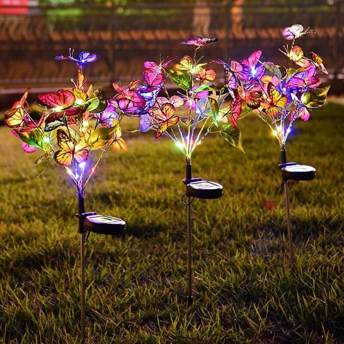 Tuinlamp op zonne-energie in de vorm van een vlinder – Realistische vlinderdecoratie op zonne-energiegeschikt voor thuis – Een cadeaugeschikt voor vrouwen en moeders – geschikt voor tuinen, terrassen en paden.
