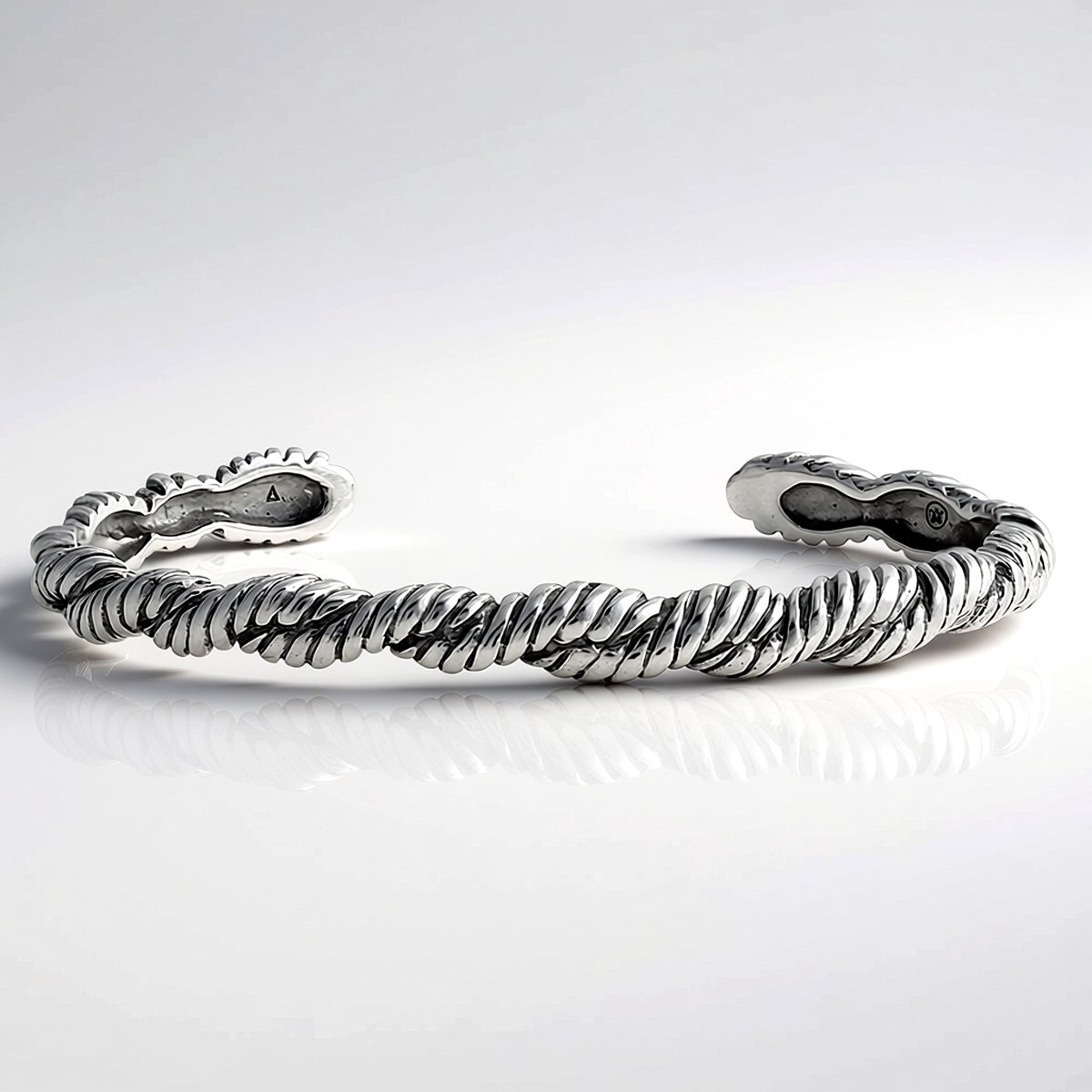Cavill - Zilveren Armband 925 Sterling Zilver - Geoxideerd Open Gedraaid Design - Flexibele Desert Chic Armband - Elegante Damesarmband 61x45mm