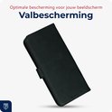 Zwarte telefoonhoes schuin gehouden. Tekst: 'Optimale bescherming voor jouw beeldscherm. Valbescherming.'