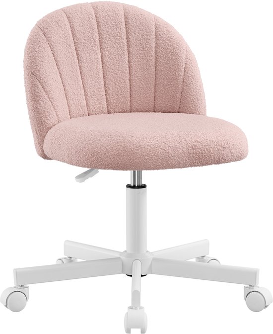 Roze fleece bureaustoel met verstelbare hoogte en witte wielen.