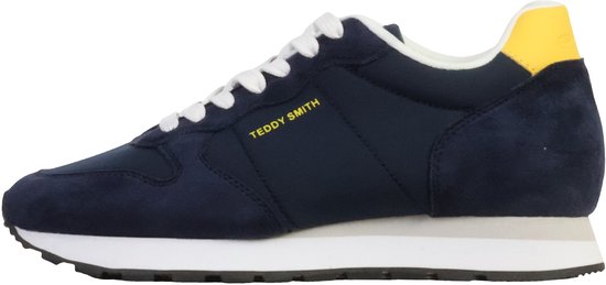 Linkerzijkant van de blauwe Teddy Smith sneaker met geel merkopdruk en witte zool.