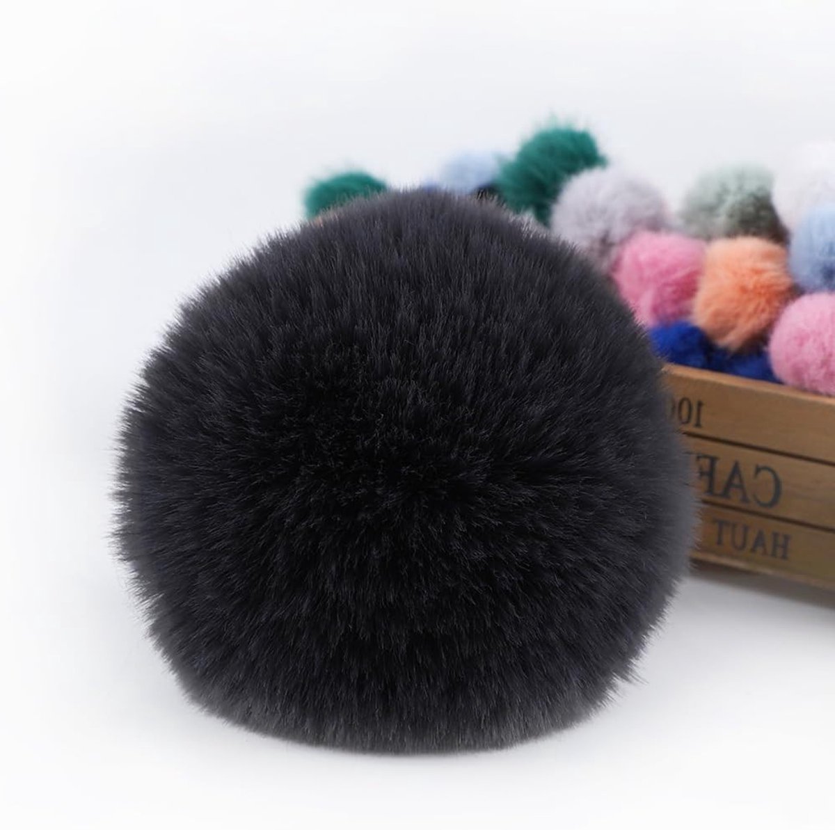 Vijf Stuks 12 cm Pompoms van Nepbont voor DIY Creaties, Hoeddecoratie, Sleutelhangers en Tasaccessoires