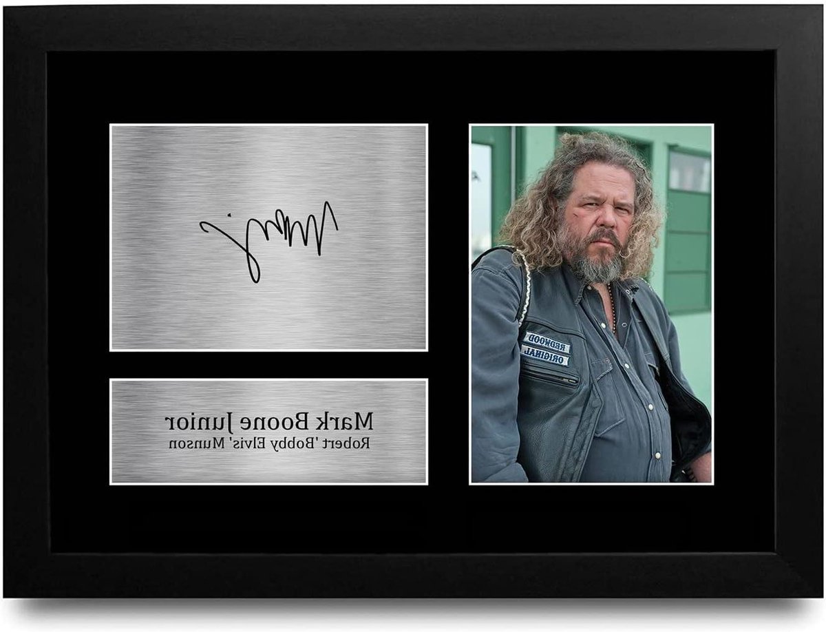 Gesigneerde Foto - TV Sterren - Wanddecoratie - Gedrukte Replica - A4 Formaat - Zwart