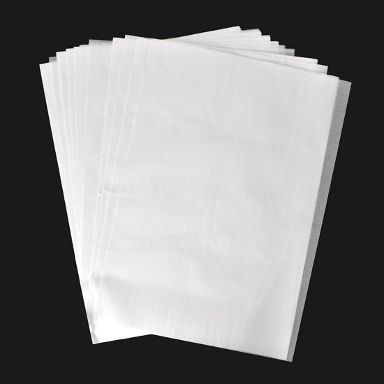 Een stapel wit inpakpapier, op de achtergrond donkergrijs.