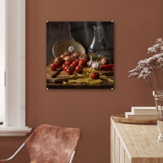 ® Glasschilderij 50x50 cm - Schilderij acrylglas - Snijplank - Groente - Stilleven - Pasta - Uit - Tomaat - Snijplank - Foto op glas - Muurdecoratie woonkamer - Wanddecoratie slaapkamer - Schilderijen