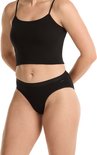 Zwart Ten Cate broekje met grijze tailleband, gedragen door een model.