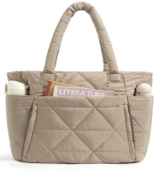 Sac bandoulière matelassé beige avec motif en losanges et multiples poches, incluant un magazine.