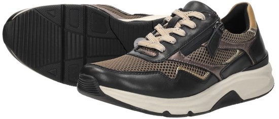 Set van zwarte Gabor Rollingsoft sneakers met zichtbare zwarte loopzool en beige tussenzool.