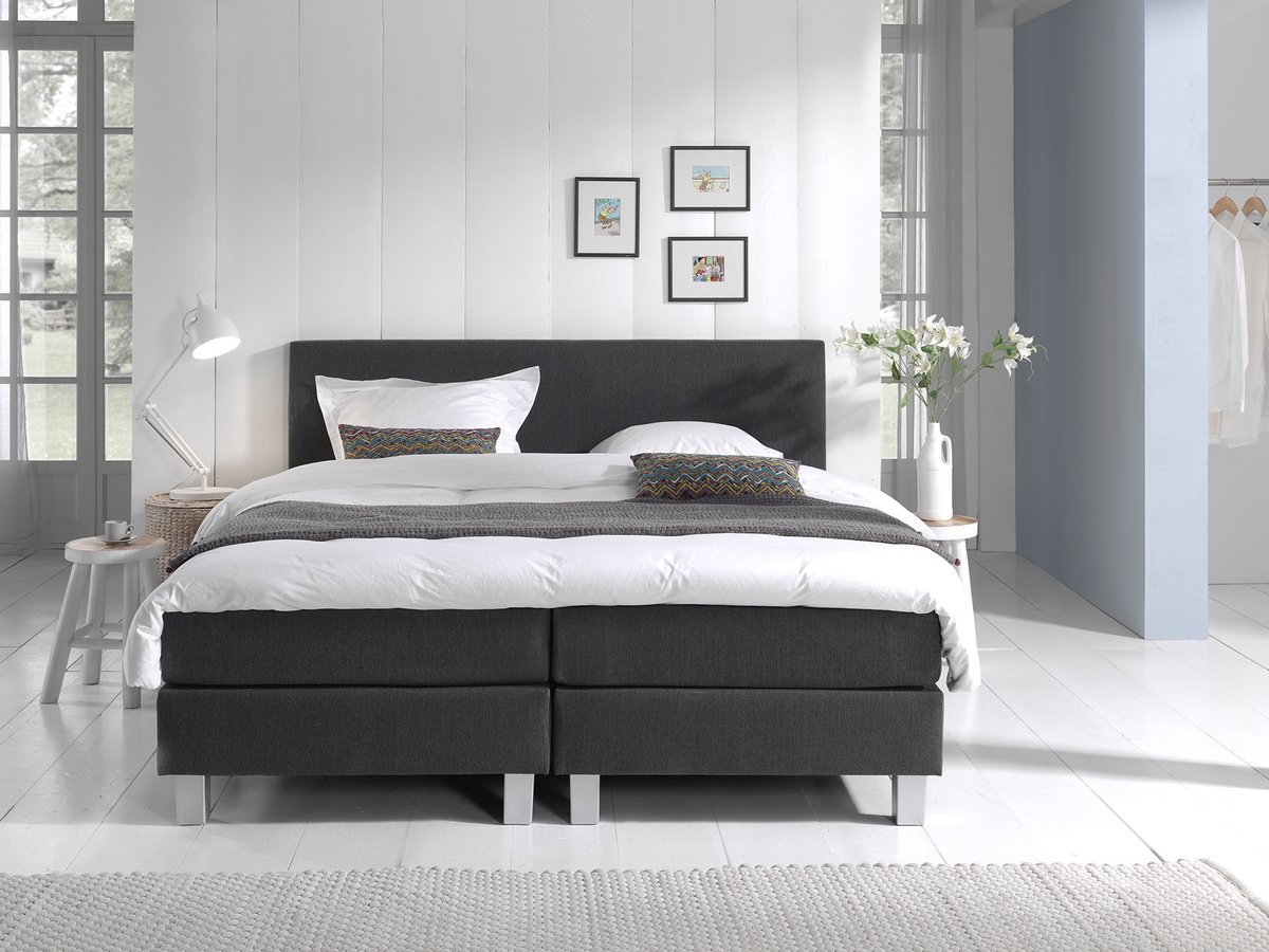 Boxspring Eefje - Antraciet - 140 x 200 cm | Inclusief gratis topper en antislip