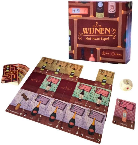 De speldoos 'WIJNEN - Het kaartspel' staat op een tafel naast het speelbord, kaarten, een dobbelsteen en een stapel speelkaarten.
