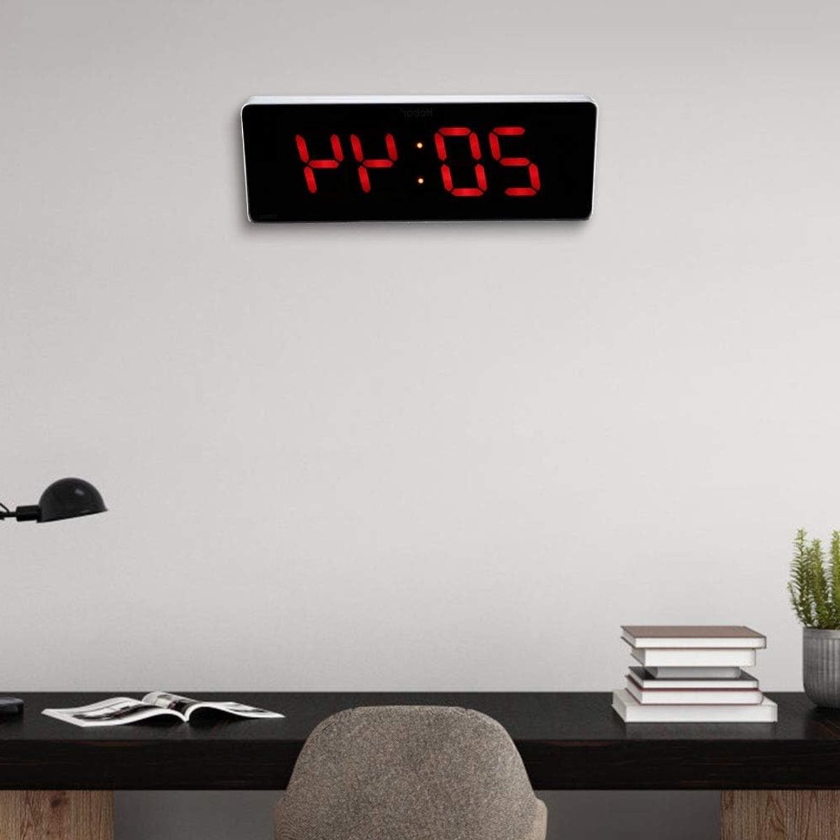 Grote Digitale Wandklok van 14.2 Inch met LED Weergave en Kalenderfunctie voor Slaapkamer en Kantoor, Modern Ontwerp, Perfect voor Tijdwaarneming