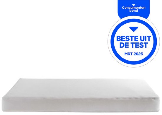 Witte babymatras met een blauw 'Beste uit de test' label.
