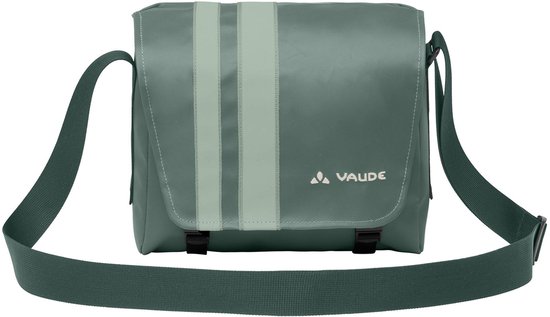 Groene schoudertas met twee lichtgroene strepen op de flap en het Vaude-logo.