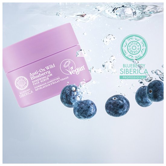 Paarse pot met gezichtsscrub, bosbessen en spatten water. Vegan logo en merklogo.