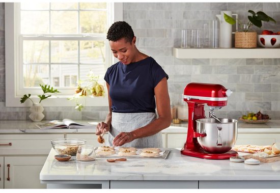 KitchenAid Artisan Standmixer met in Hoogte Verstelbare Kom - Krachtig, stil, 11 snelheden, roestvrijstalen accessoires en capaciteit van 6,6L - Appelrood van KitchenAid — afbeelding 3