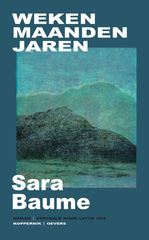 Boekomslag met de titel 'Weken maanden jaren' in witte letters en een abstracte, turquoise afbeelding van een berglandschap.