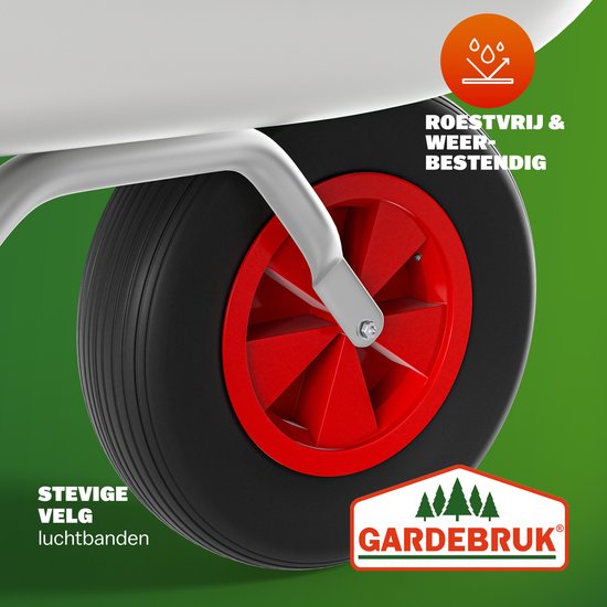 Close-up van het stevige, weerbestendige rode wiel met spaken op een zilveren kruiwagen.