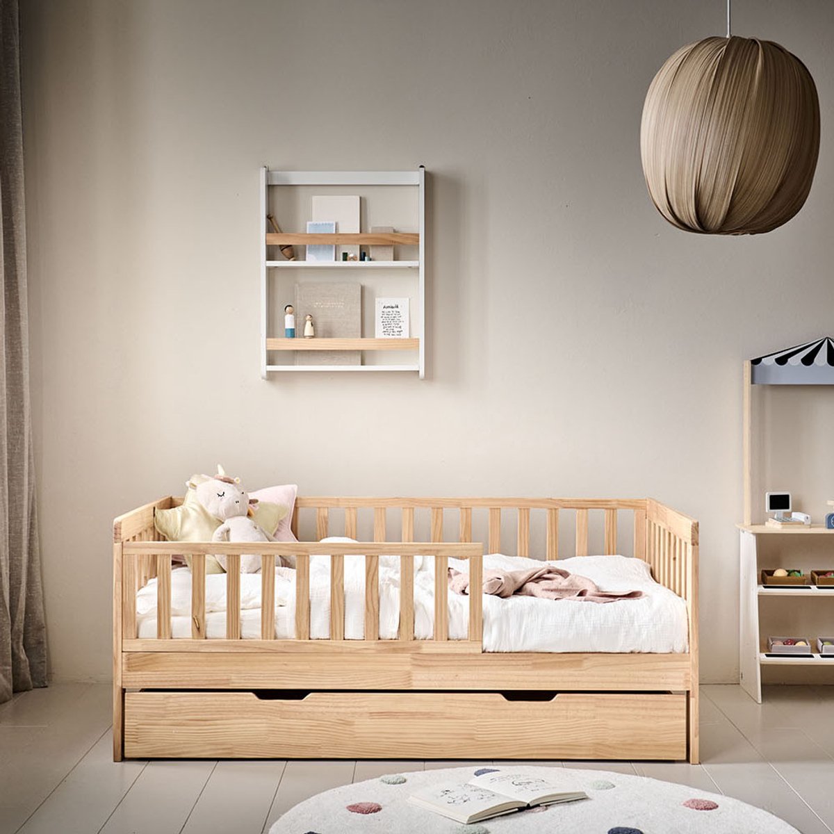 Petite Amélie Peuterbed 140x70 cm - Naturel - Creëer een Veilige & Stijlvolle Slaapomgeving - Voor Kleintjes die Hun Ledikant Ontgroeid Zijn