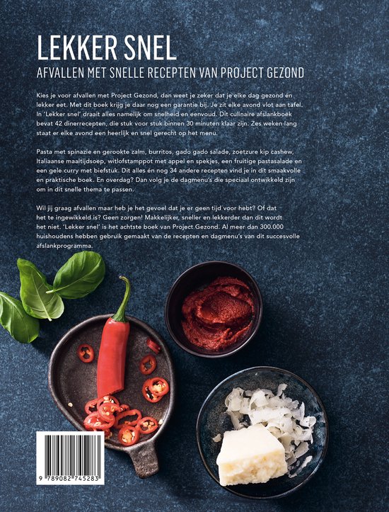 Kookboek 'Lekker Snel' met recepten om afval te verminderen. Ingrediënten: chilipeper, tomatensaus en kaas.
