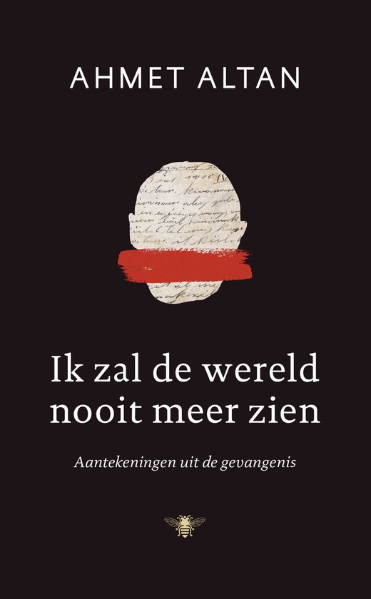 Boekomslag met de titel 'Ik zal de wereld nooit meer zien' door Ahmet Altan. Een bewerkt portret met een rode streep over de ogen.