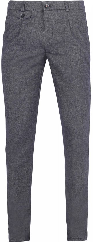 Voorkant van de donkerblauwe chino broek met verticale streep en dubbele tailleband.