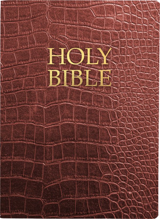 Bible en cuir de crocodile couleur noyer avec les mots "HOLY BIBLE" en lettres dorées.