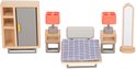 Houten slaapkamerset met bed, nachtkastjes, lampen, kast en spiegel.